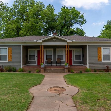 Rock & Roll House, Fiber Internet, Roku Tv, Washer & Dryer, By Dt Chickasha & Leg Lamp! Exteriér fotografie