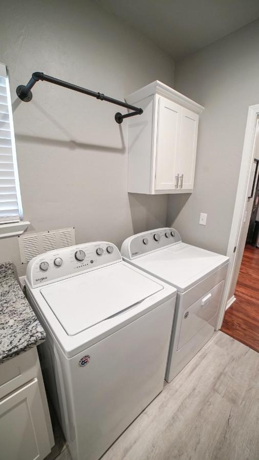 Rock & Roll House, Fiber Internet, Roku Tv, Washer & Dryer, By Dt Chickasha & Leg Lamp! Exteriér fotografie