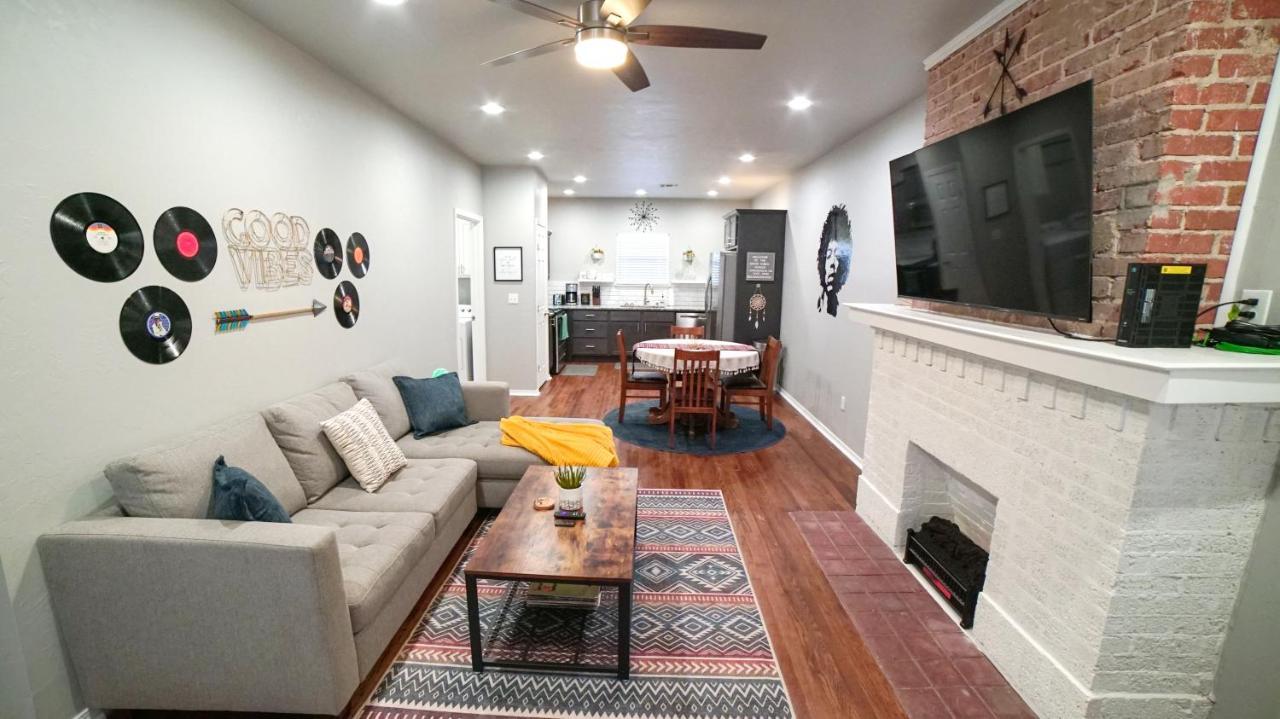 Rock & Roll House, Fiber Internet, Roku Tv, Washer & Dryer, By Dt Chickasha & Leg Lamp! Exteriér fotografie