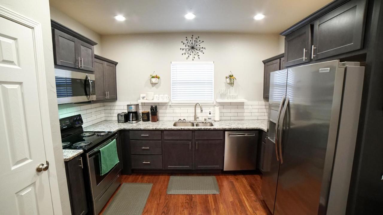 Rock & Roll House, Fiber Internet, Roku Tv, Washer & Dryer, By Dt Chickasha & Leg Lamp! Exteriér fotografie