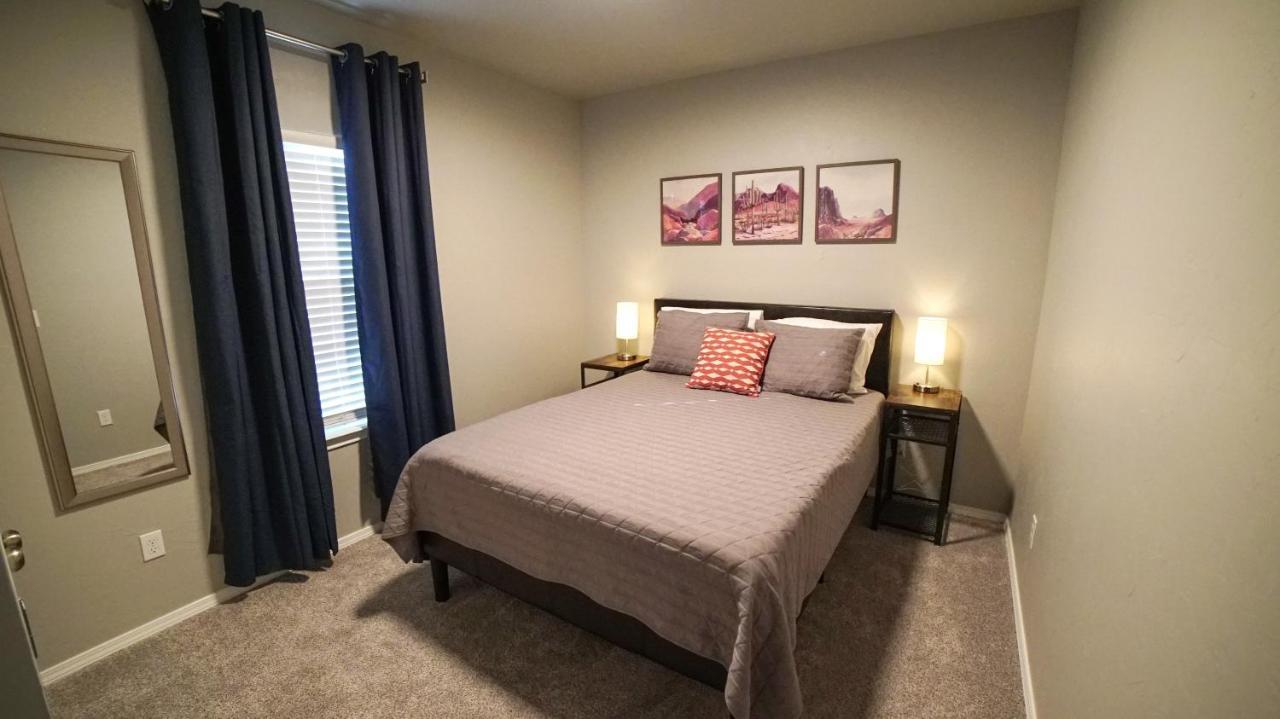 Rock & Roll House, Fiber Internet, Roku Tv, Washer & Dryer, By Dt Chickasha & Leg Lamp! Exteriér fotografie