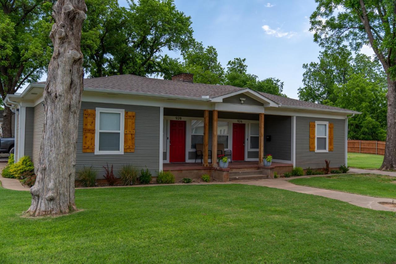 Rock & Roll House, Fiber Internet, Roku Tv, Washer & Dryer, By Dt Chickasha & Leg Lamp! Exteriér fotografie