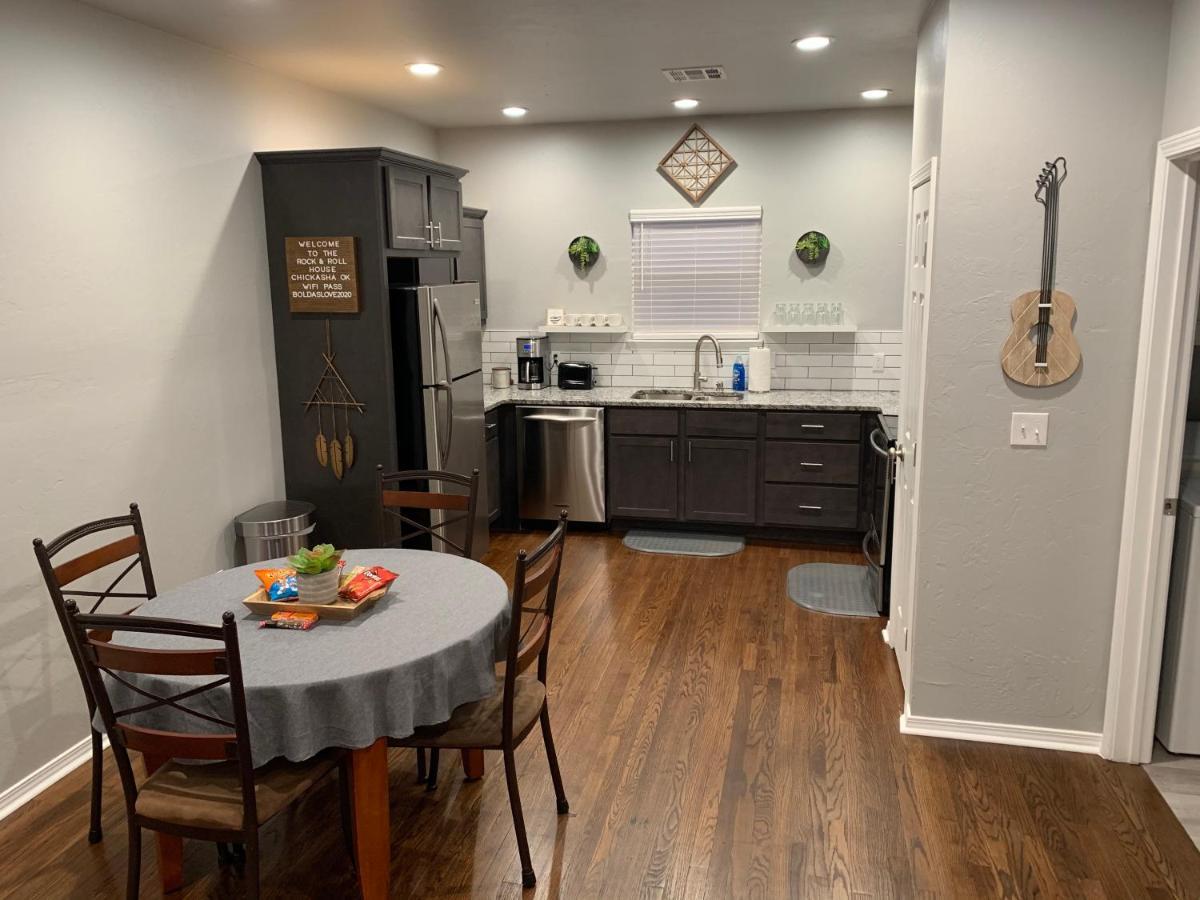 Rock & Roll House, Fiber Internet, Roku Tv, Washer & Dryer, By Dt Chickasha & Leg Lamp! Exteriér fotografie